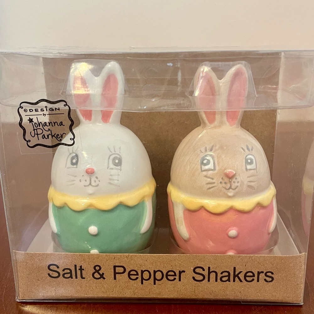 NIB JOHANNA PARKER EASTER BUNNY SALT & PEPPER SHAKER SET Rabbit Spring Holiday